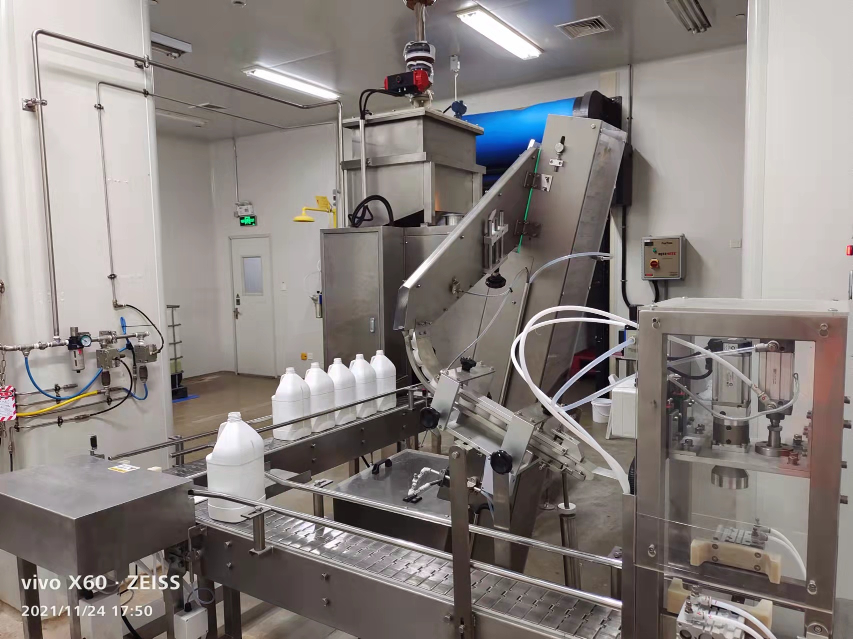 1L-4L Jerrycan Pail Can Tin Fully Automatic 4 Nozzles Mesh Conveyor Chemical Liquid Engine Oil Ex-proof Filling Machine